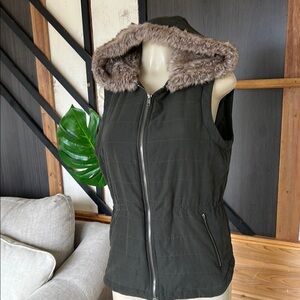 Women's Hooded Vest with Faux Fur Trim - Green size M